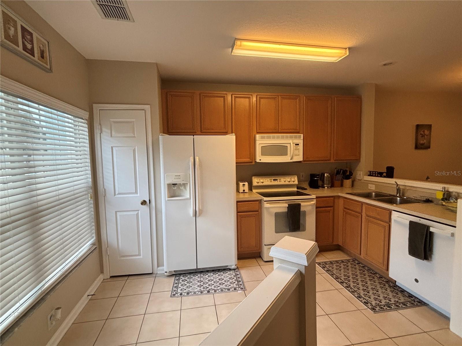 Image 10 of 12 For 870 Vineland Place