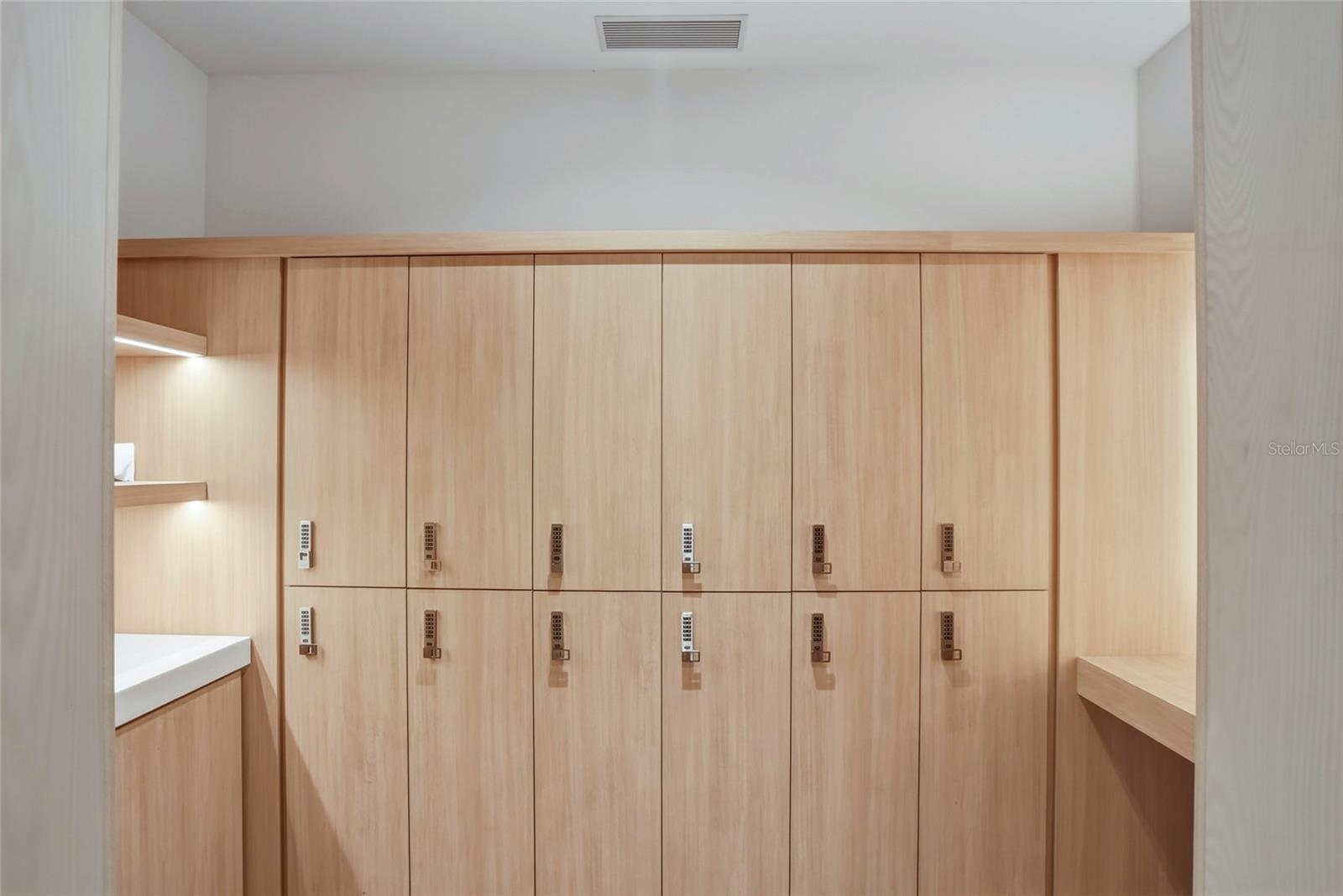 Image 59 of 88 For 3101 Bayshore Boulevard 504