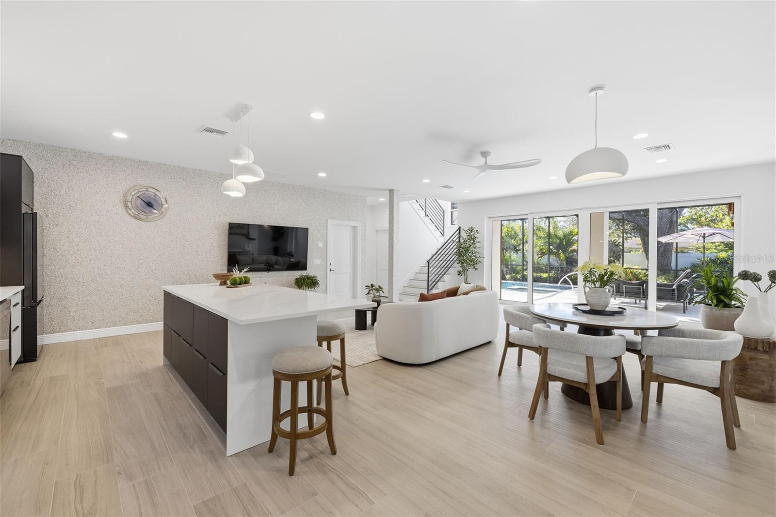 Image 13 of 99 For 639 43rd Avenue N