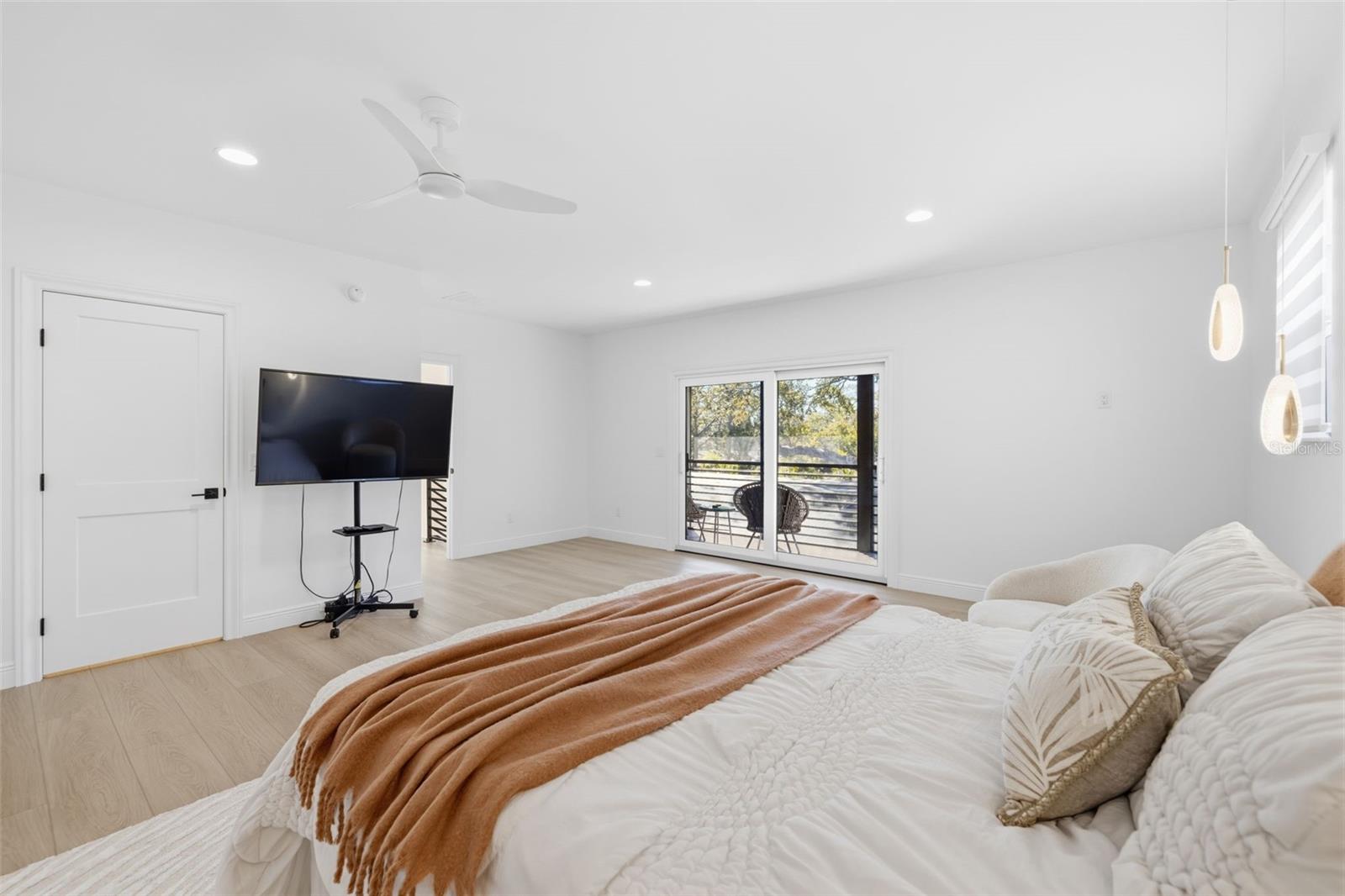 Image 35 of 99 For 639 43rd Avenue N