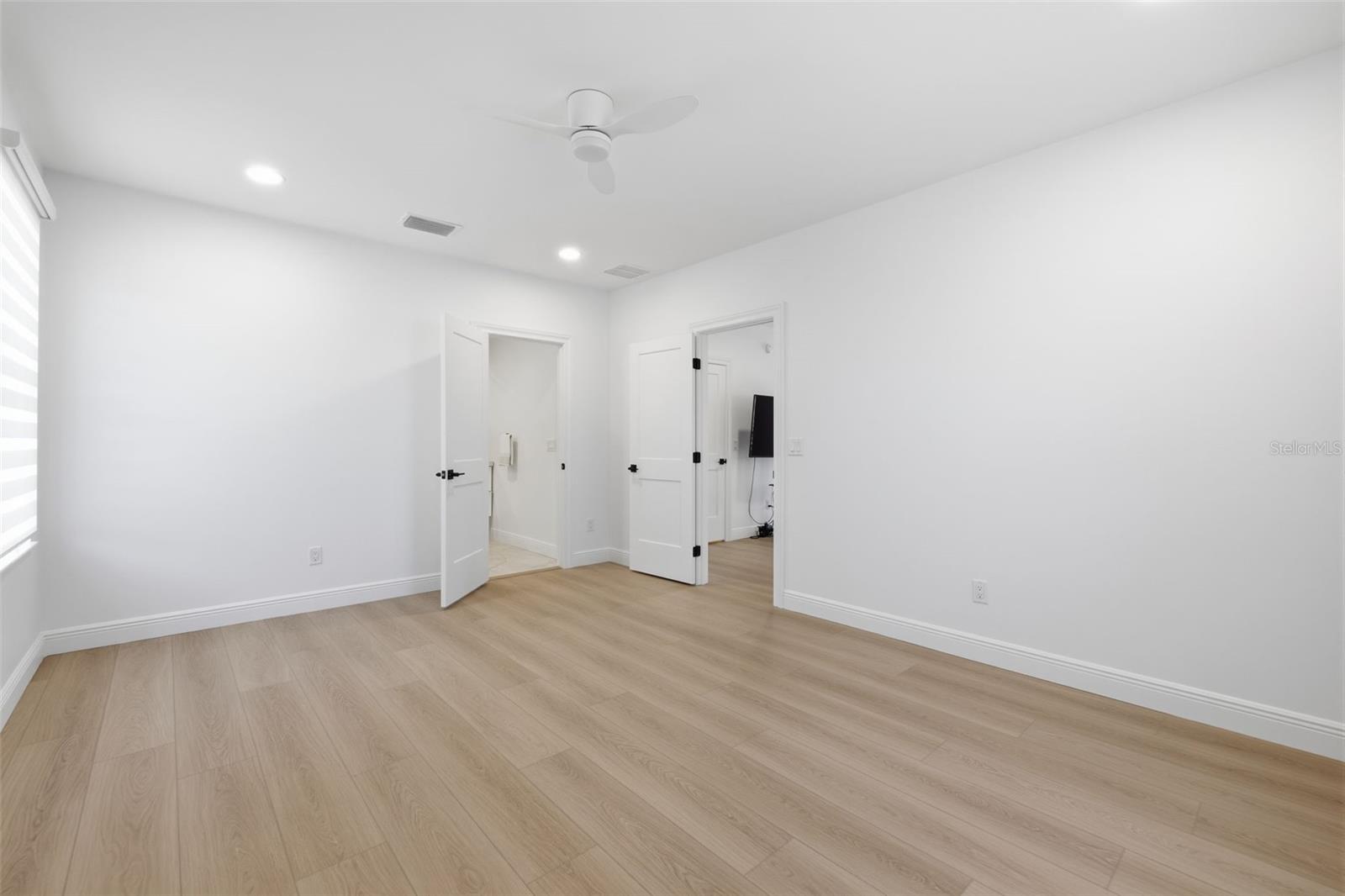 Image 37 of 99 For 639 43rd Avenue N