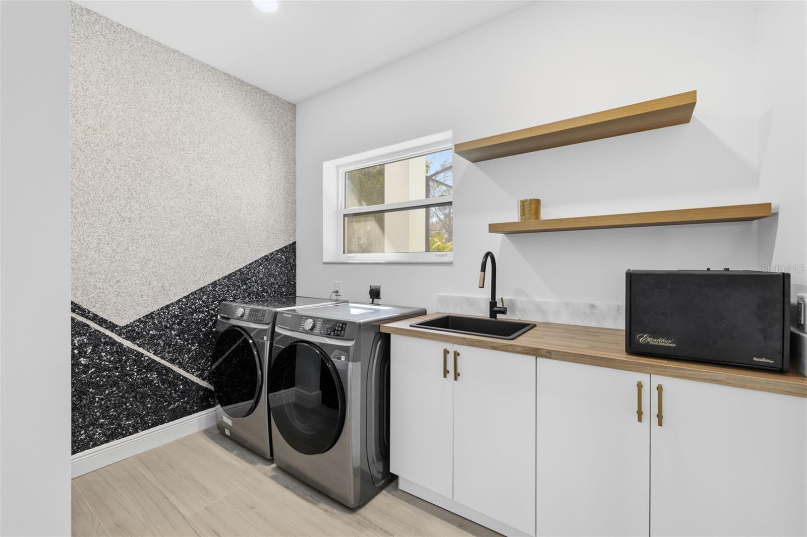 Image 41 of 99 For 639 43rd Avenue N