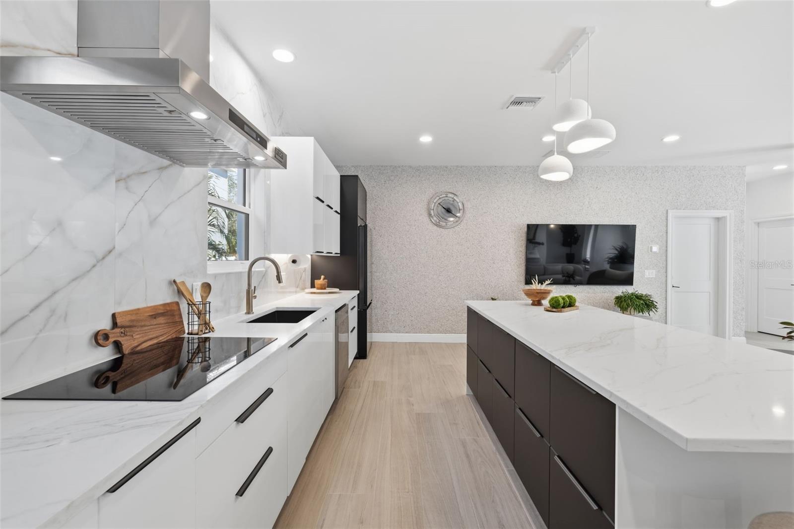 Image 6 of 99 For 639 43rd Avenue N