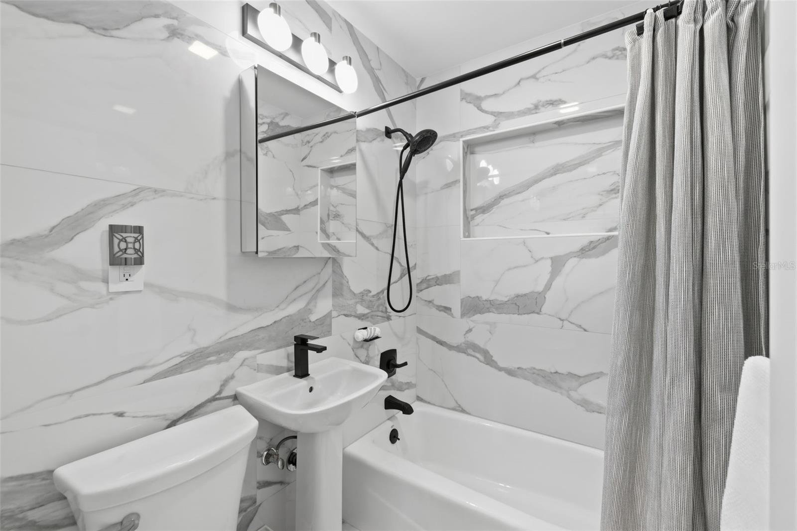 Image 73 of 99 For 639 43rd Avenue N