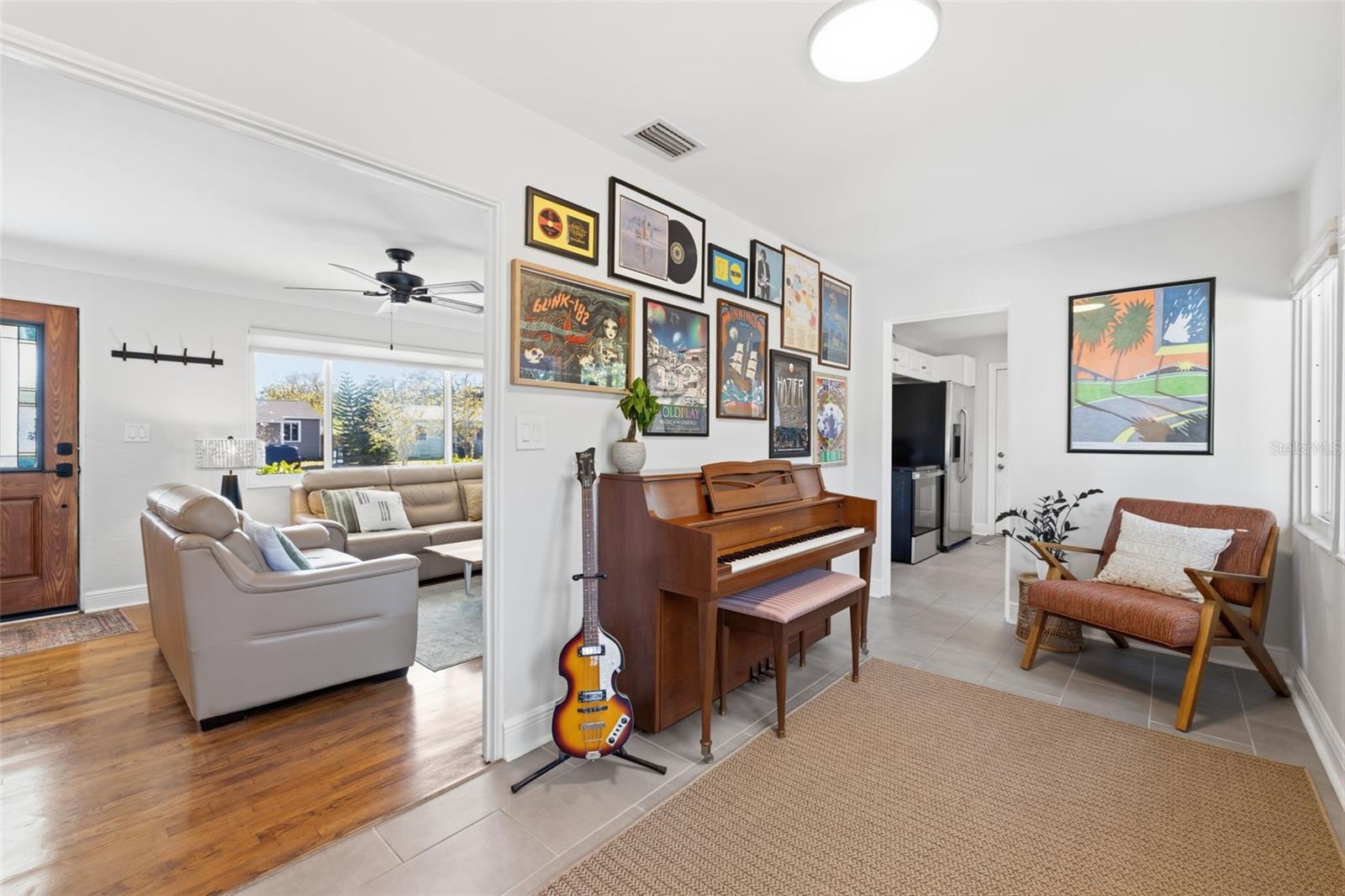 Listing photo id 10 for 737 53rd Terrace N