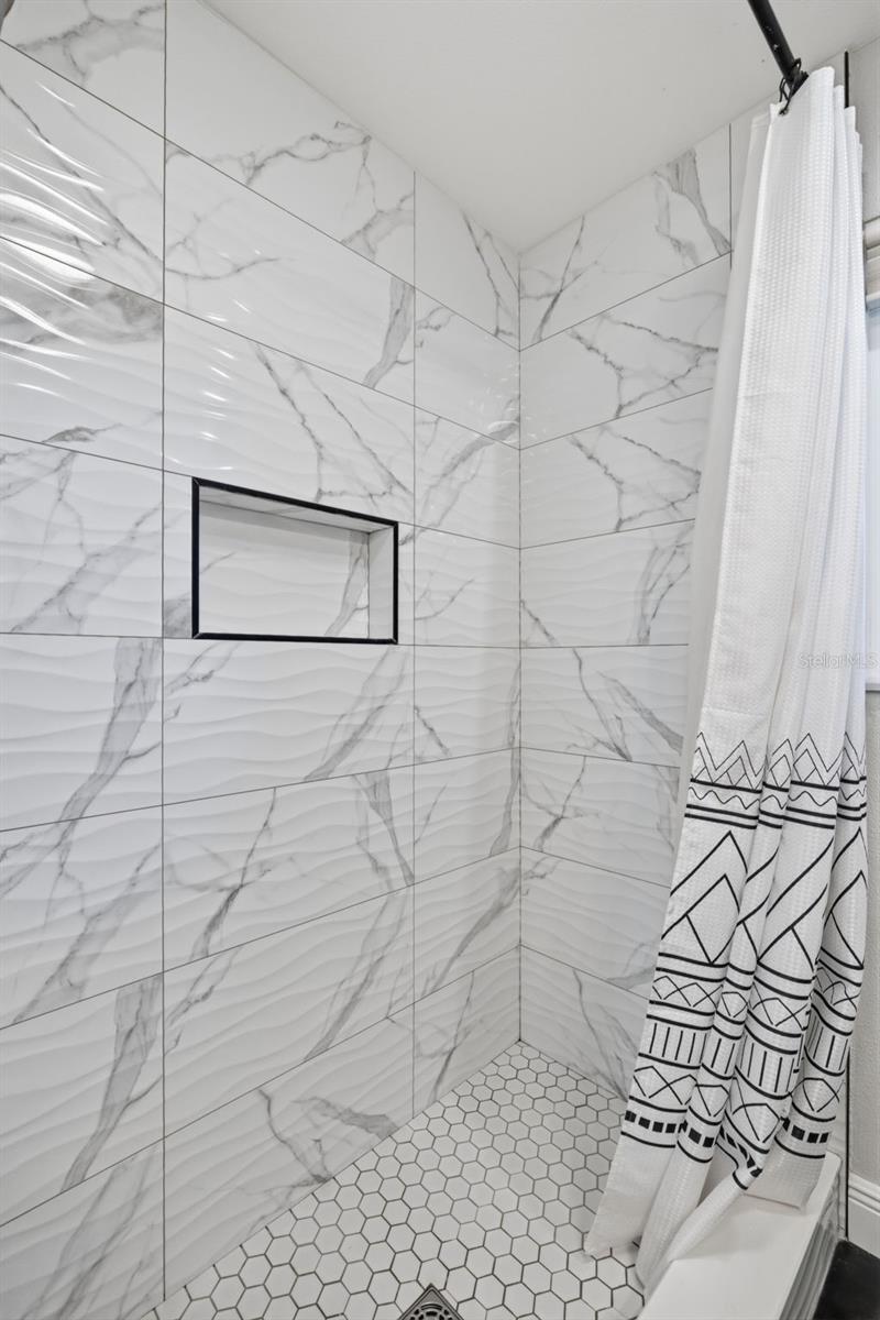 Listing photo id 23 for 737 53rd Terrace N