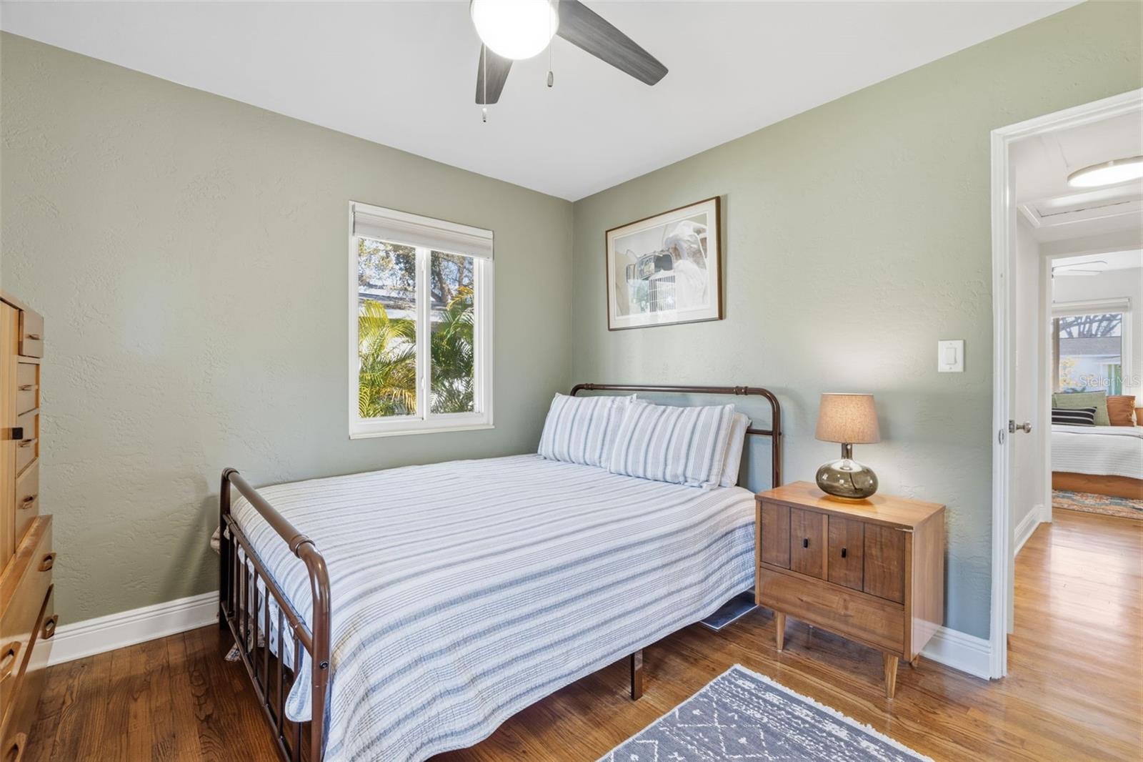 Listing photo id 25 for 737 53rd Terrace N