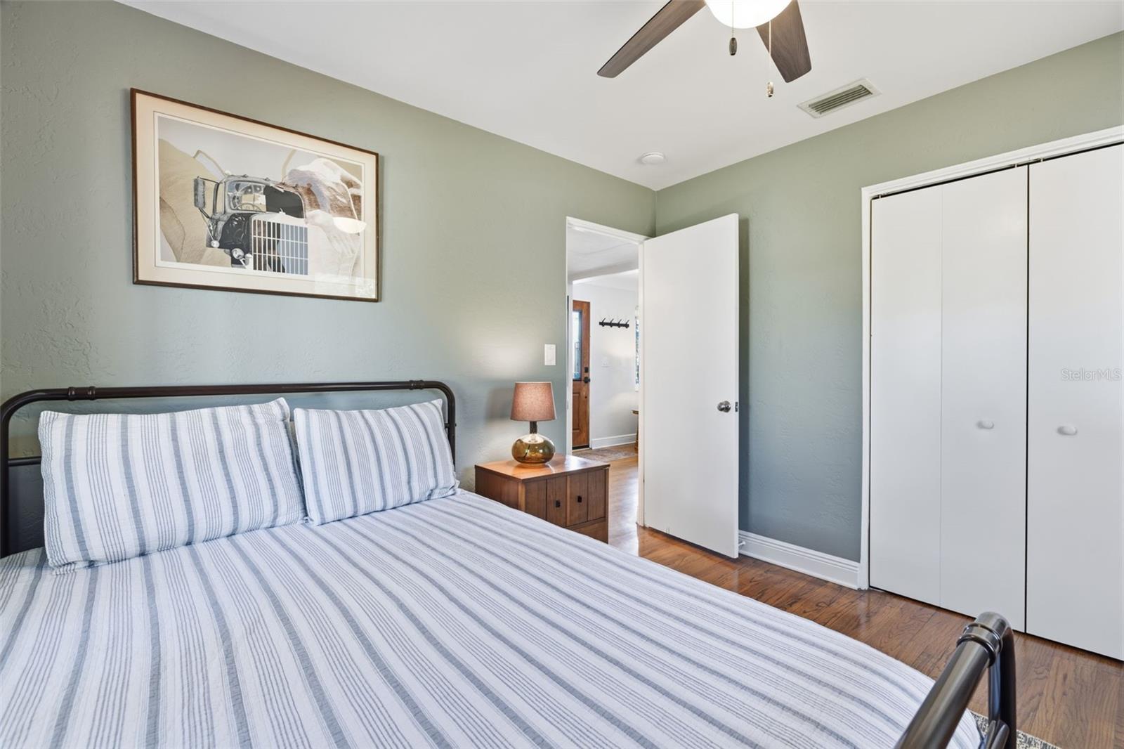 Listing photo id 26 for 737 53rd Terrace N