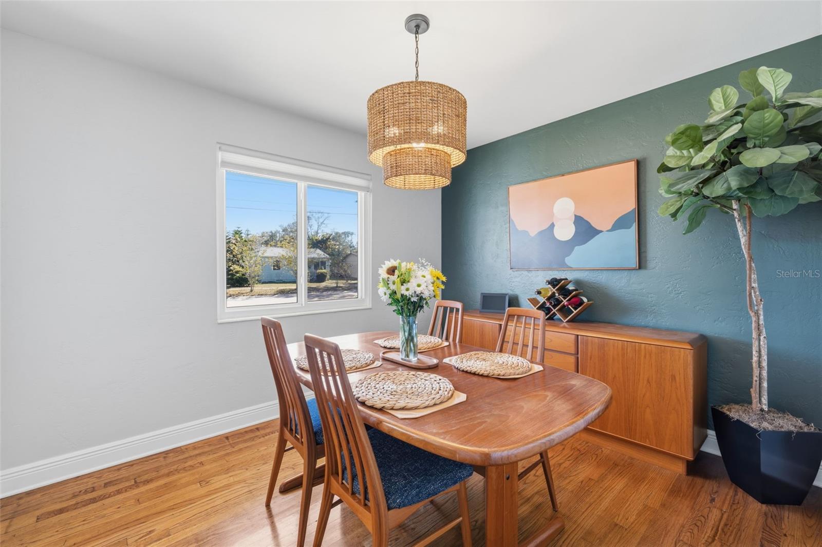 Listing photo id 6 for 737 53rd Terrace N