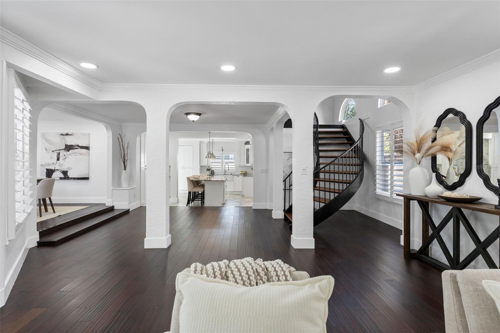 Image 16 of 67 For 222 11th Avenue N