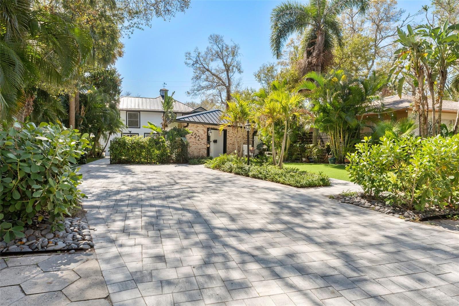 Image 2 of 67 For 222 11th Avenue N