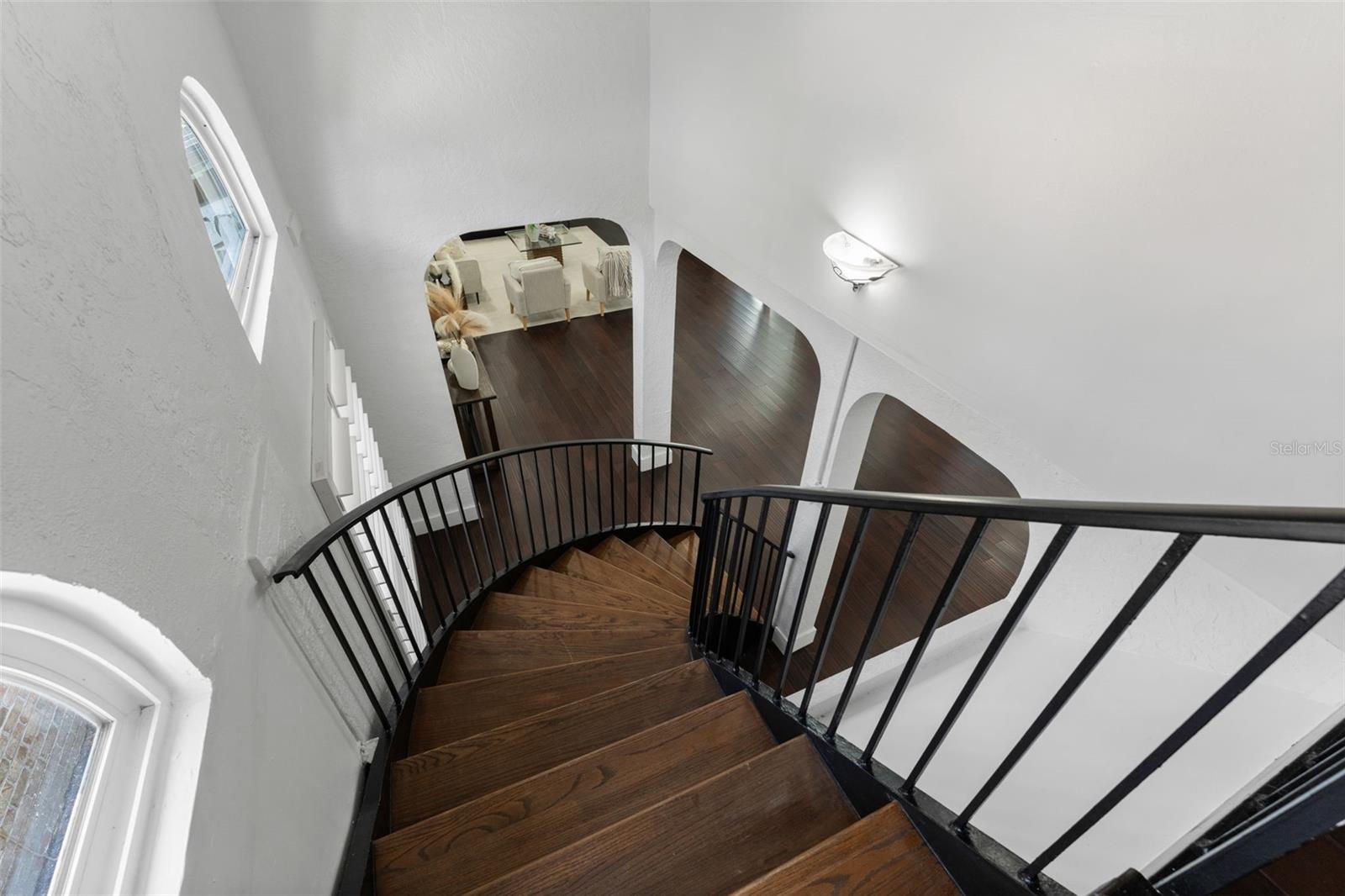 Image 38 of 67 For 222 11th Avenue N