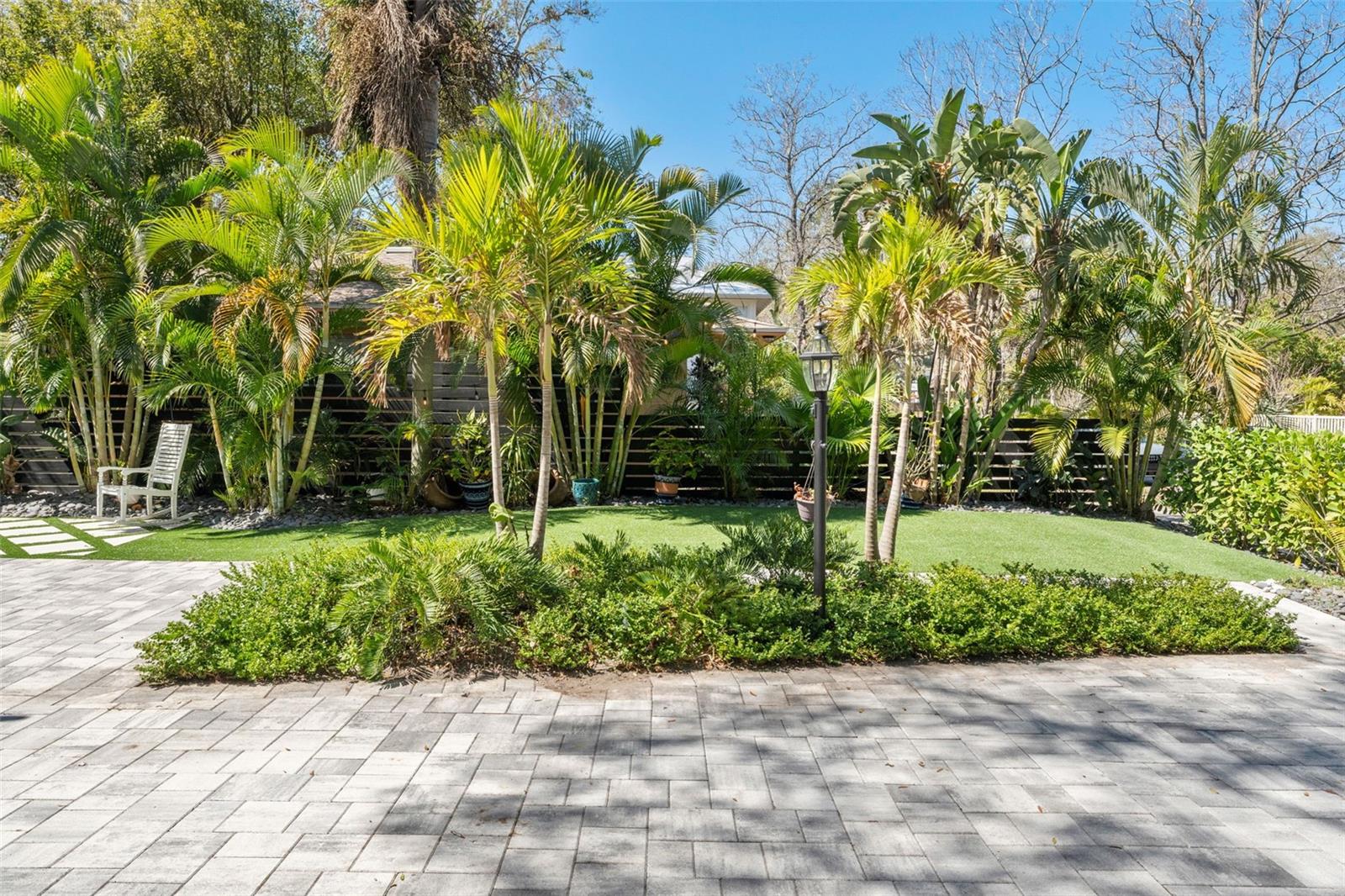 Image 4 of 67 For 222 11th Avenue N