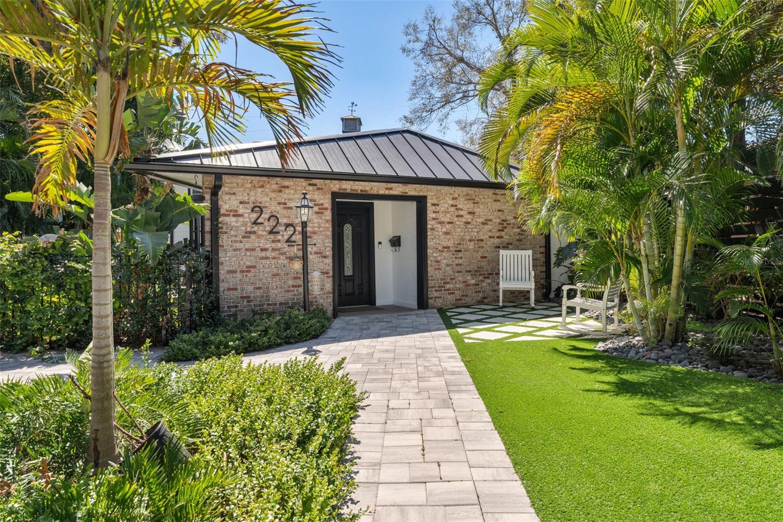 Image 6 of 67 For 222 11th Avenue N