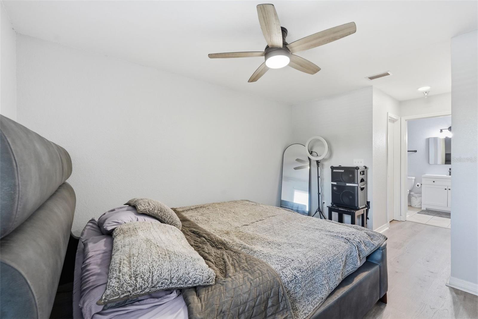 Image 16 of 23 For 10265 Gandy Boulevard N 1415