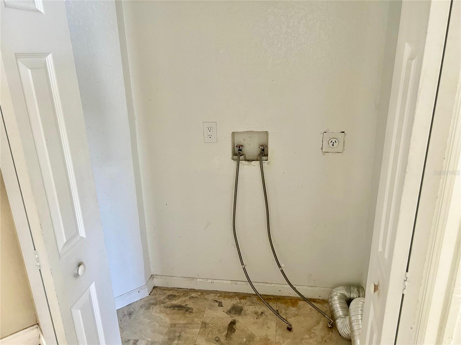 Image 10 of 18 For 1630 Van Buren Street