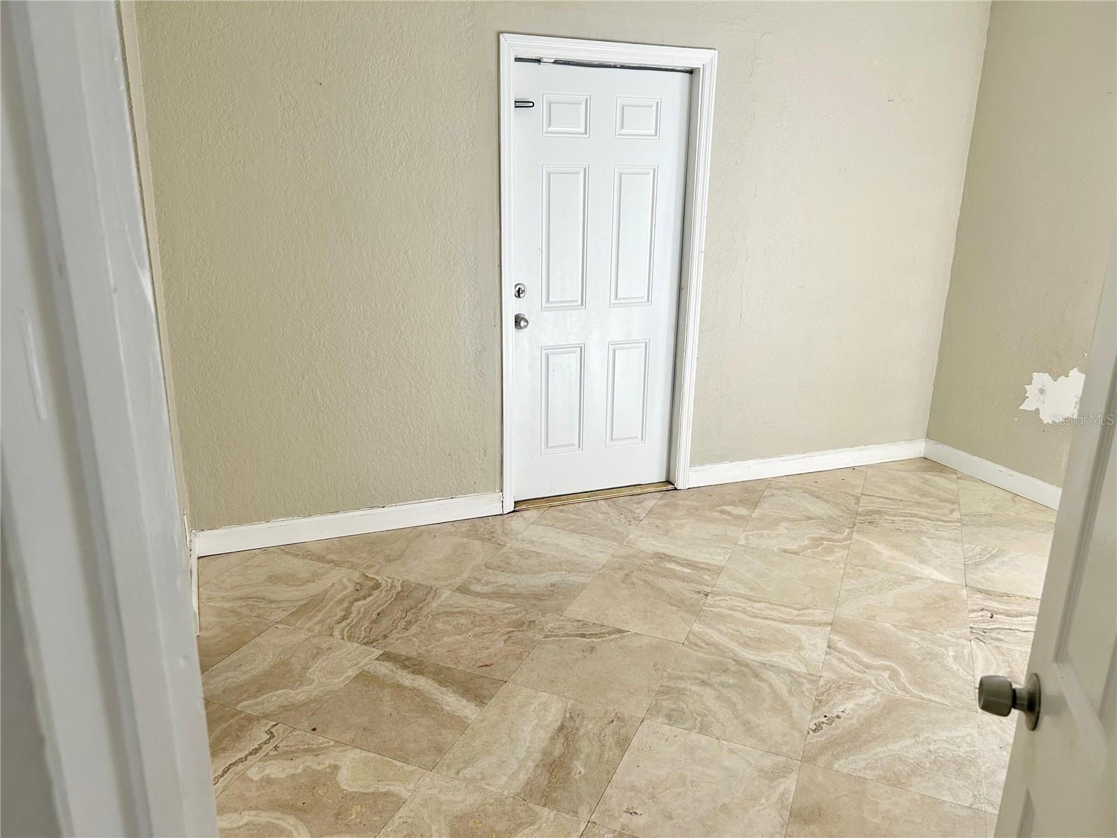 Image 11 of 18 For 1630 Van Buren Street