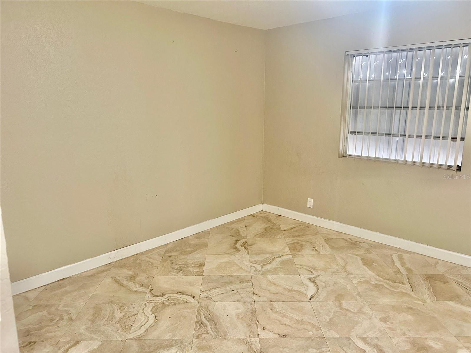 Image 12 of 18 For 1630 Van Buren Street