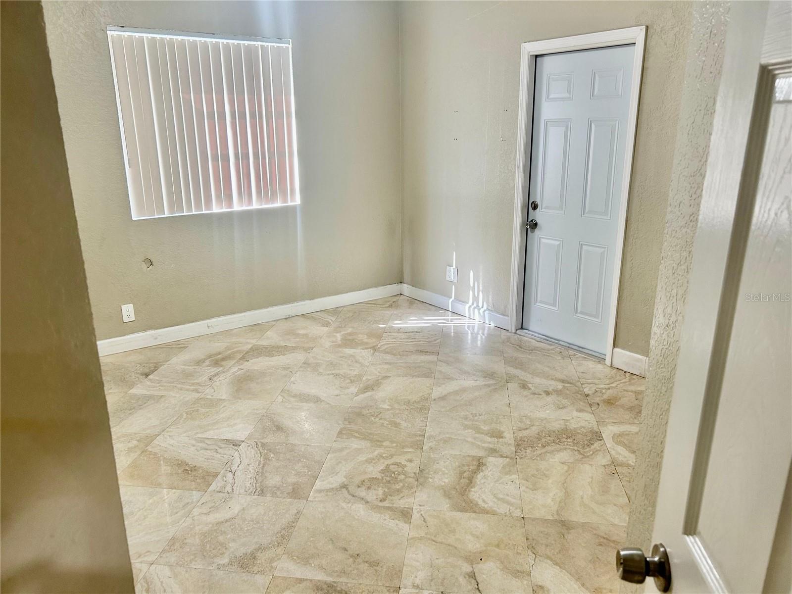 Image 13 of 18 For 1630 Van Buren Street