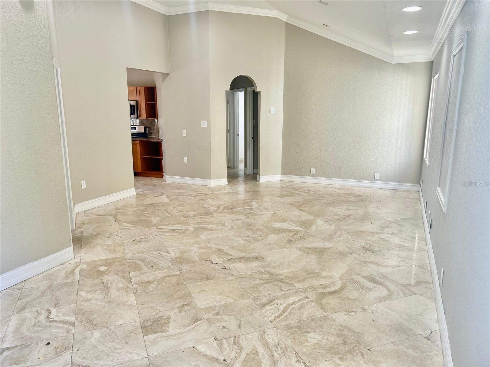 Image 5 of 18 For 1630 Van Buren Street