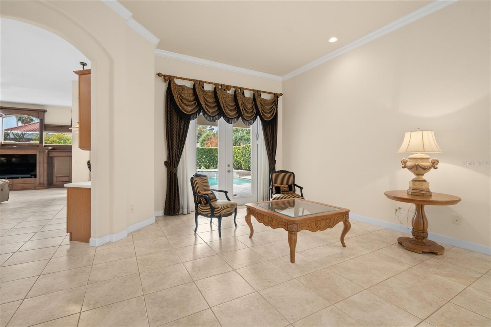 Listing photo id 9 for 1950 Elkhorn Court