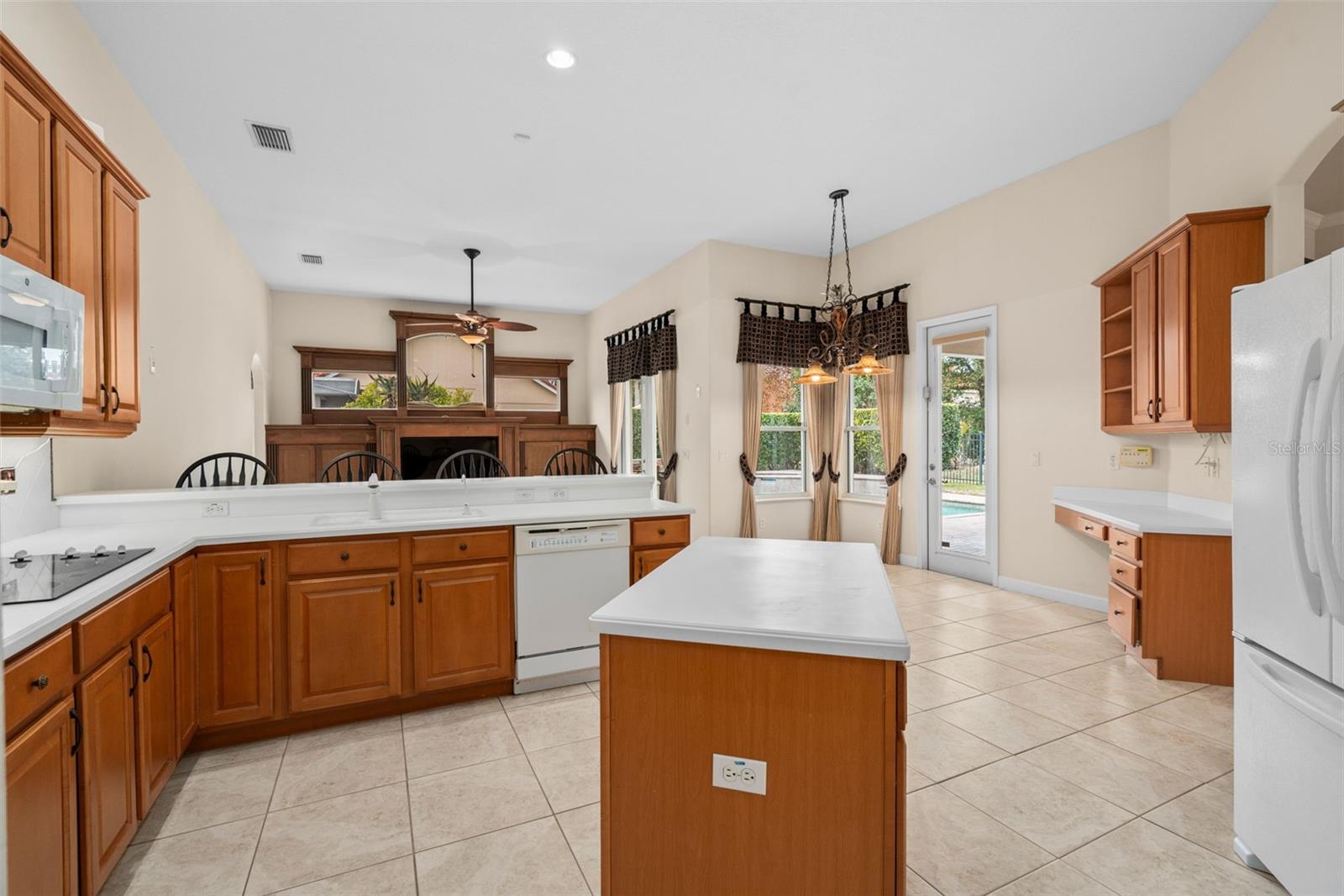 Listing photo id 18 for 1950 Elkhorn Court