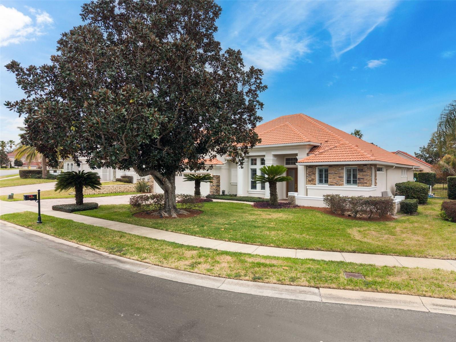 Listing photo id 3 for 1950 Elkhorn Court