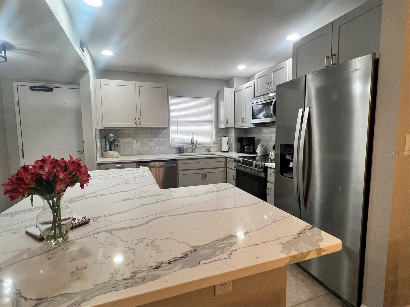 Image 9 of 25 For 1270 Gulf Boulevard 1403