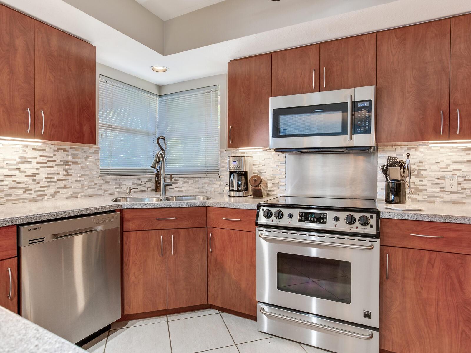 Image 29 of 60 For 210 Dolphin Point B