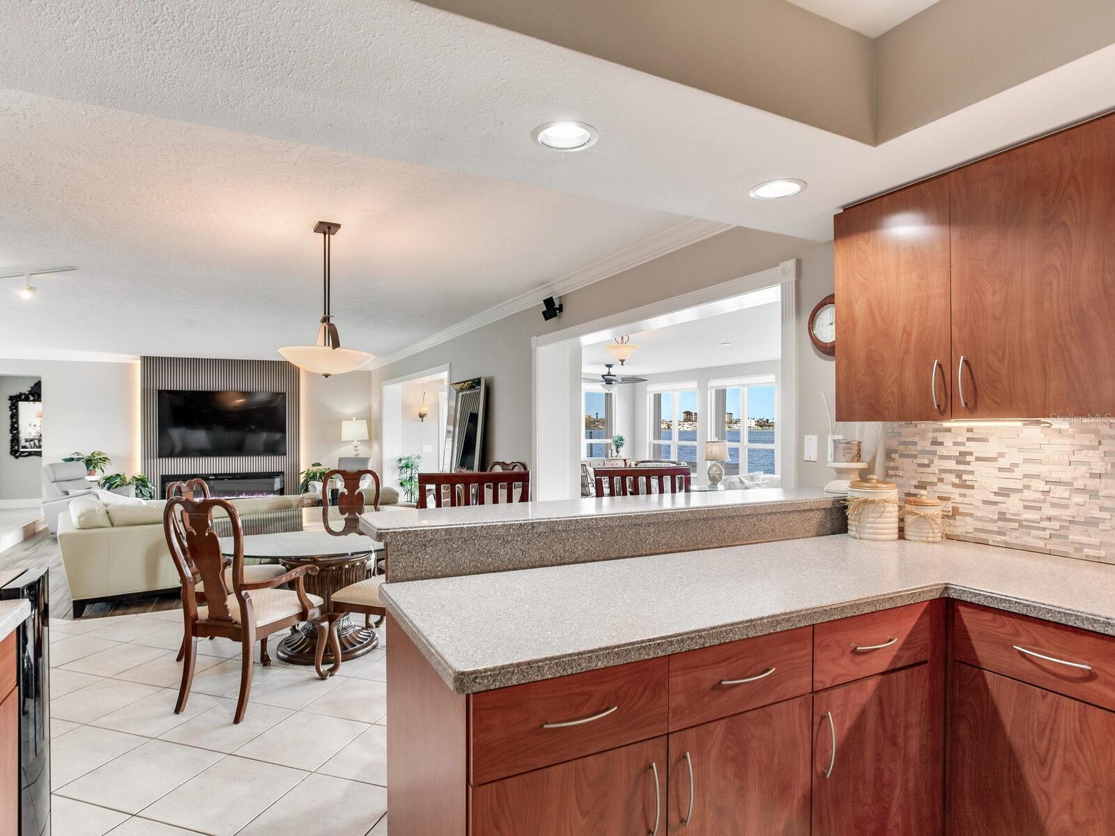 Image 31 of 60 For 210 Dolphin Point B