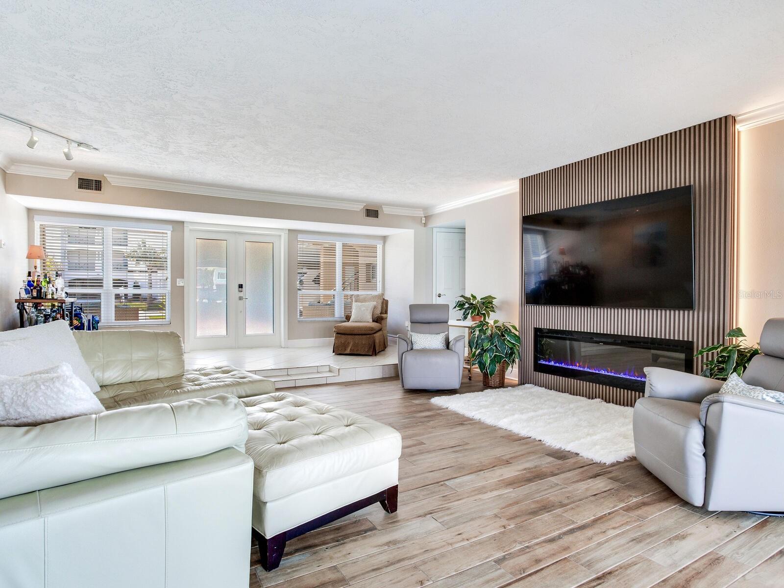 Image 35 of 60 For 210 Dolphin Point B