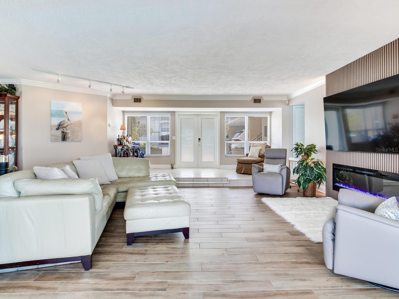 Image 36 of 60 For 210 Dolphin Point B