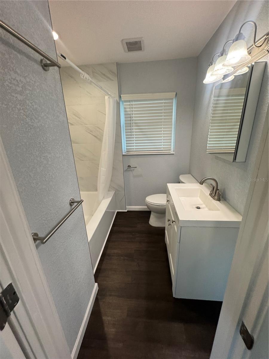 Image 18 of 31 For 3600 Alabama Avenue Ne