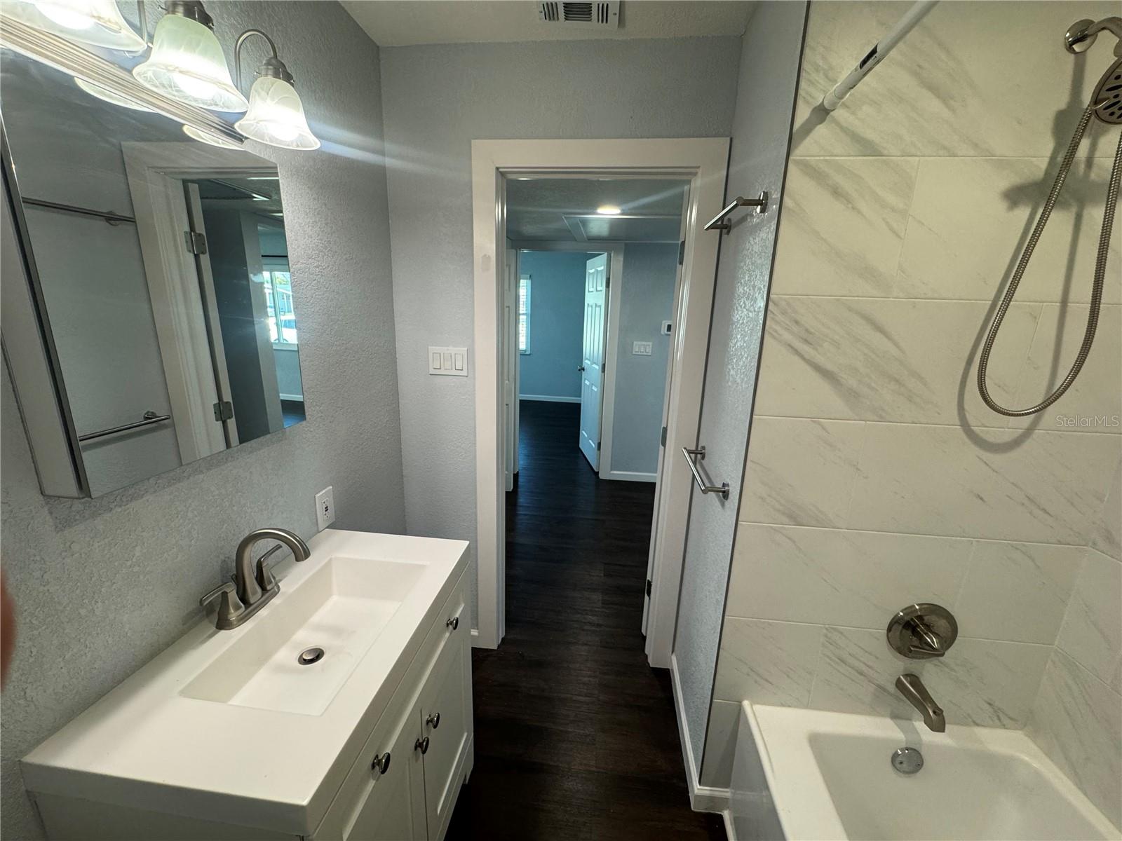 Image 21 of 31 For 3600 Alabama Avenue Ne