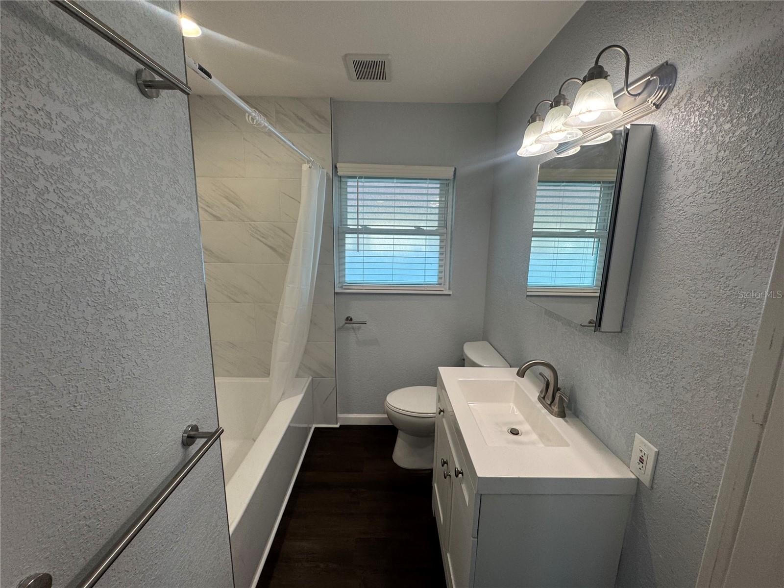 Image 28 of 31 For 3600 Alabama Avenue Ne