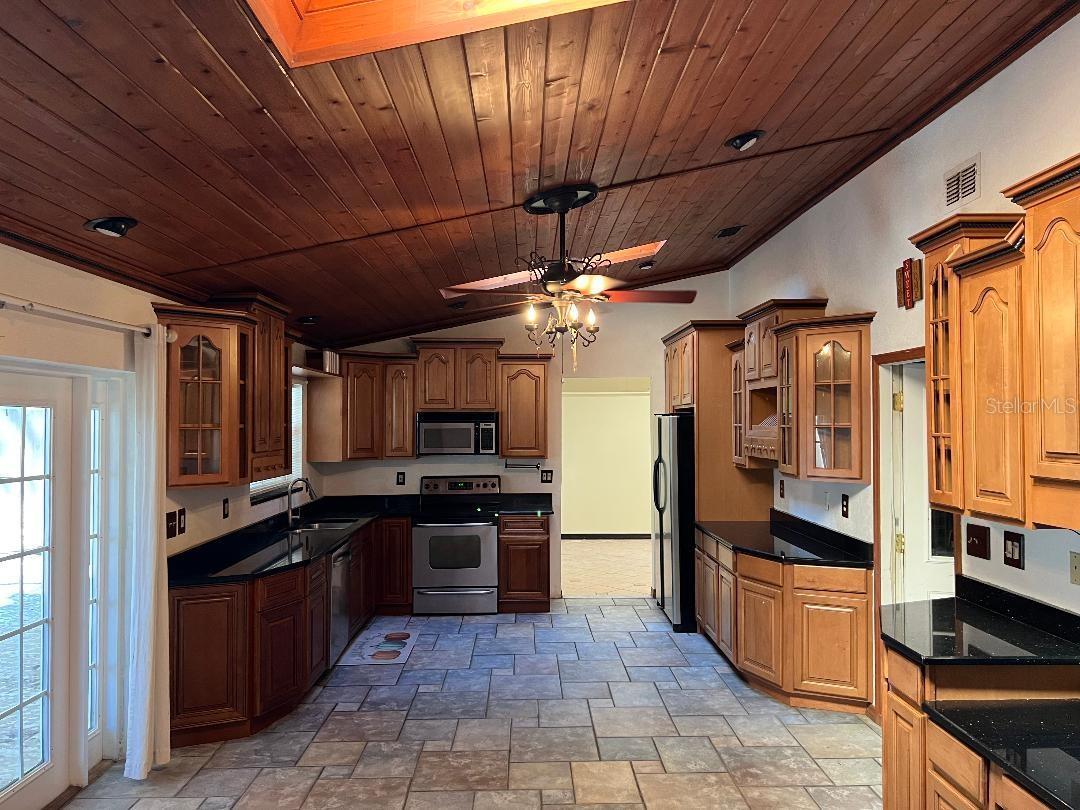 Image 13 of 45 For 200 Arbor Drive W