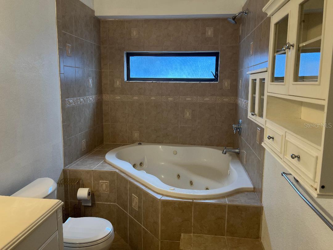 Image 37 of 45 For 200 Arbor Drive W