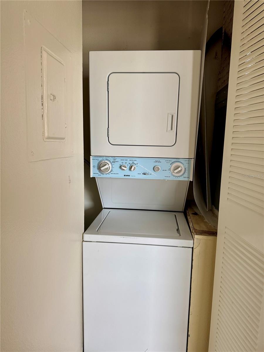 Image 11 of 17 For 3819 Oak Drive I42