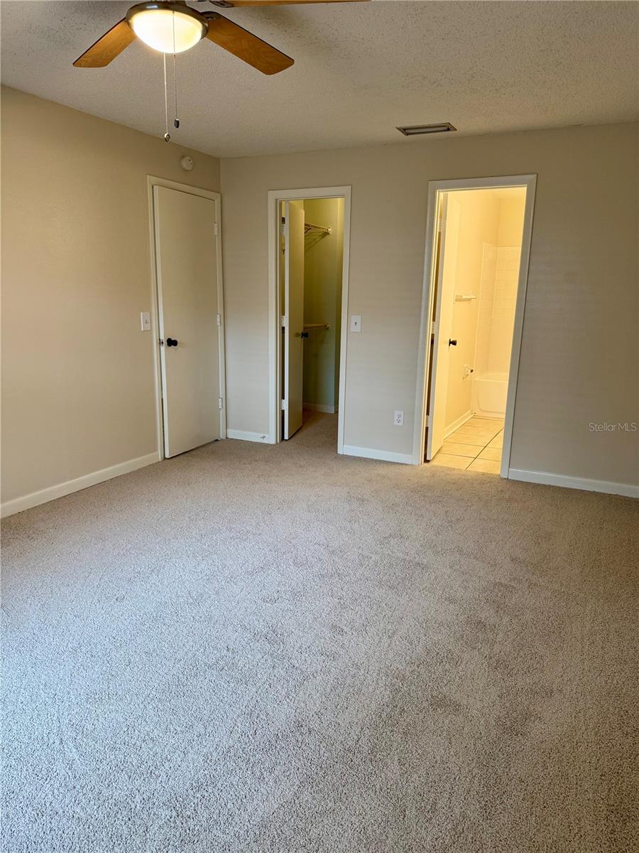 Image 4 of 17 For 3819 Oak Drive I42