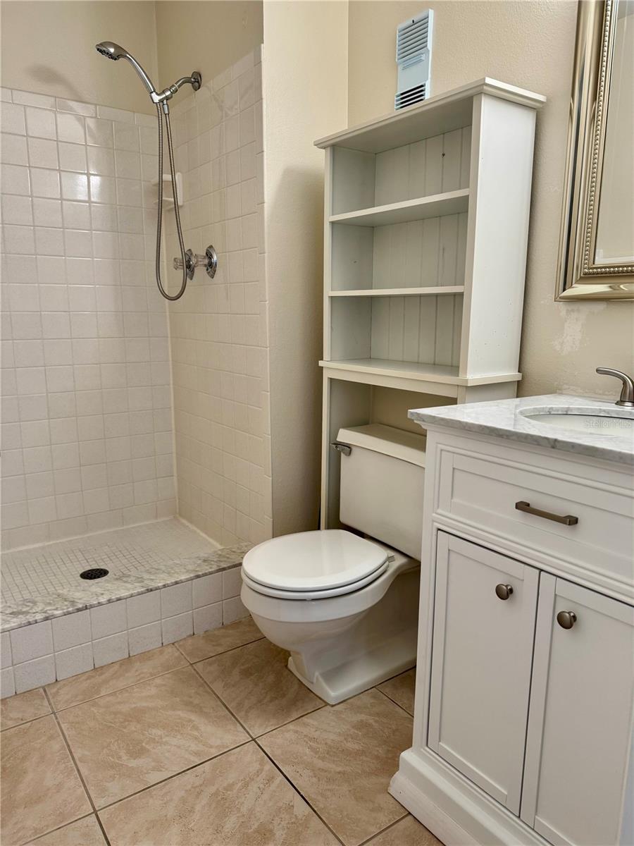 Image 6 of 17 For 3819 Oak Drive I42