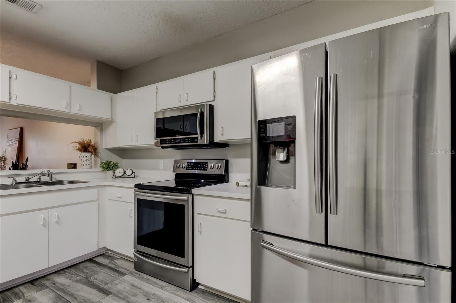 Image 14 of 36 For 12440 Berkeley Square Drive