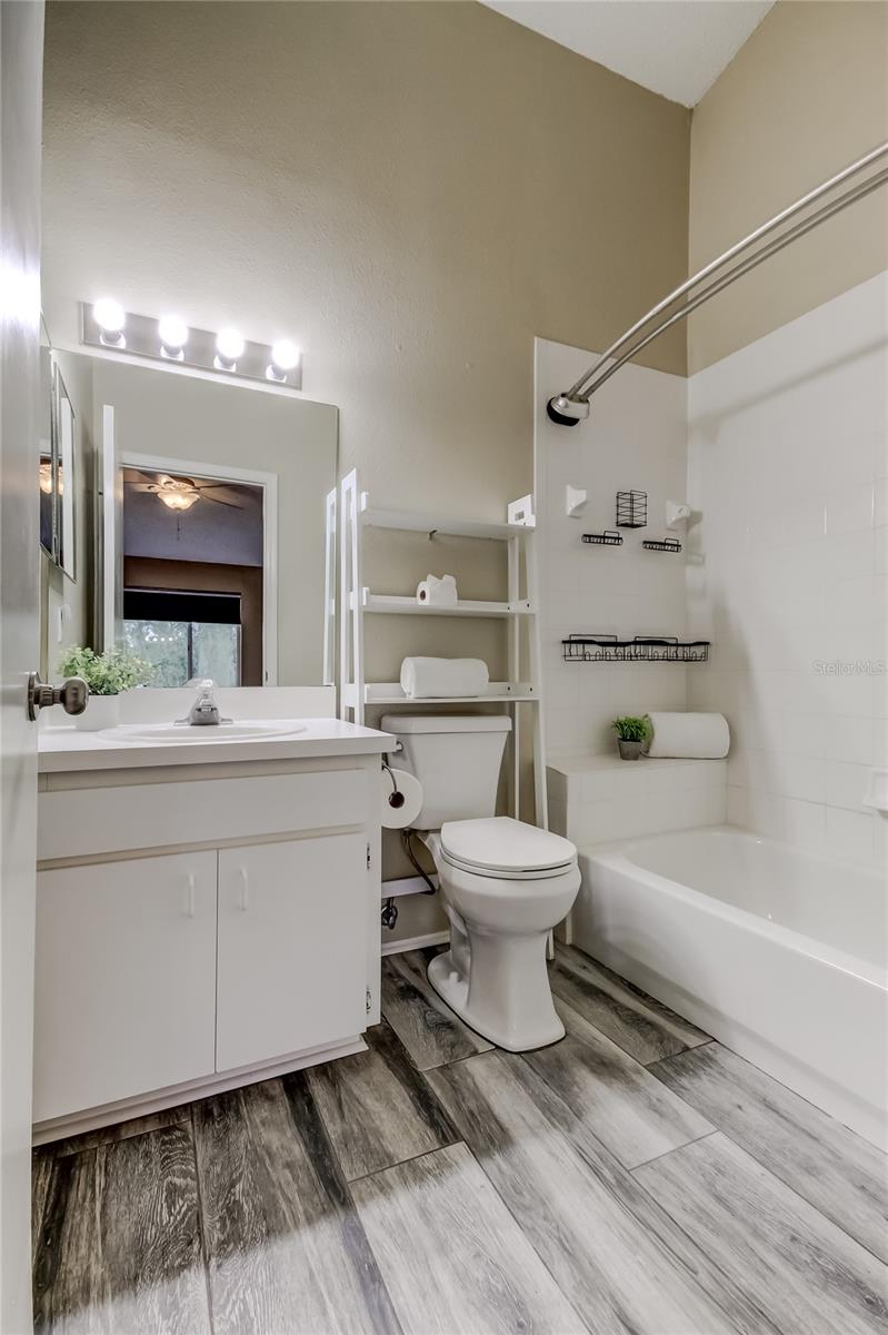 Image 27 of 36 For 12440 Berkeley Square Drive