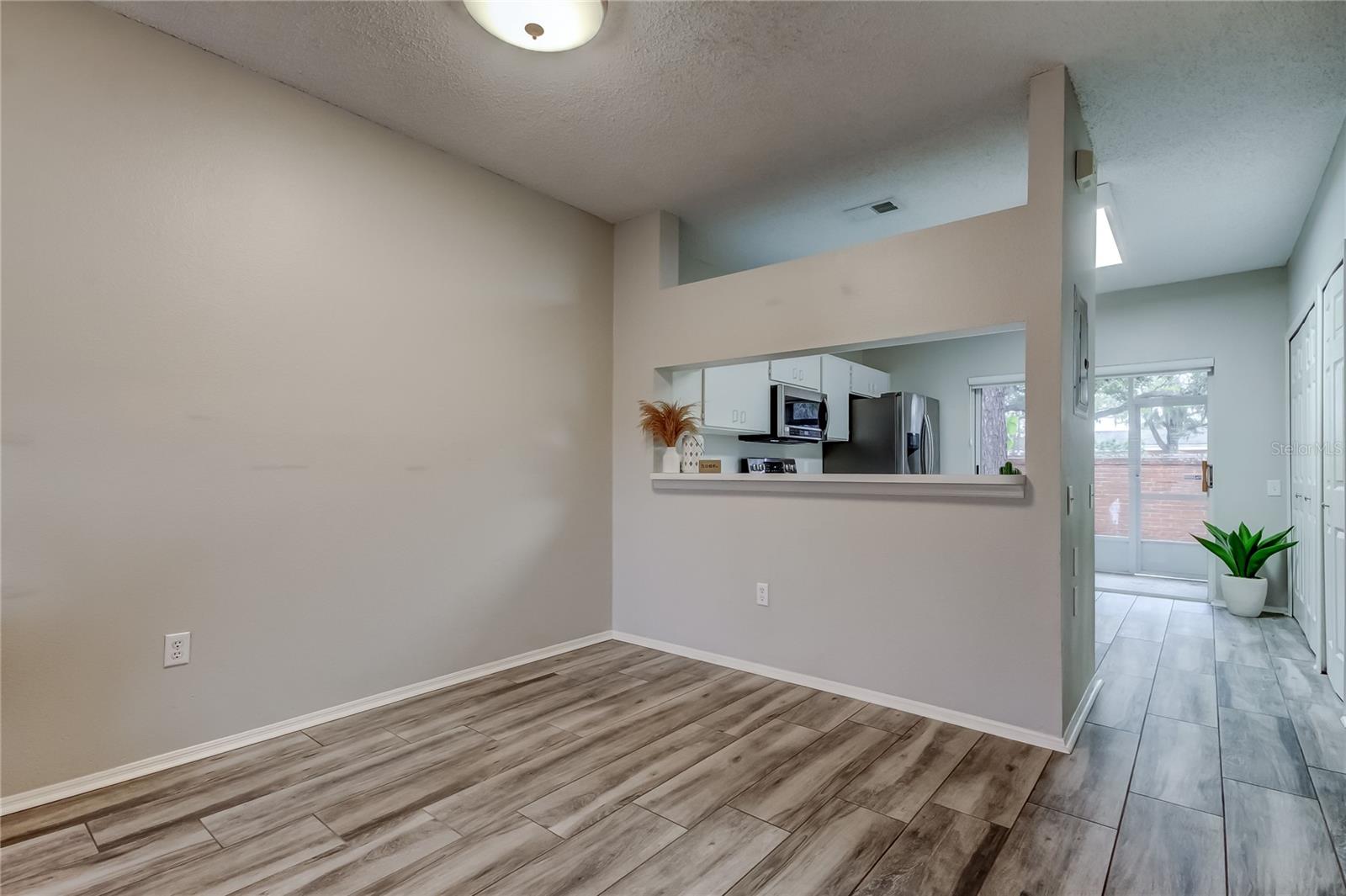 Image 8 of 36 For 12440 Berkeley Square Drive