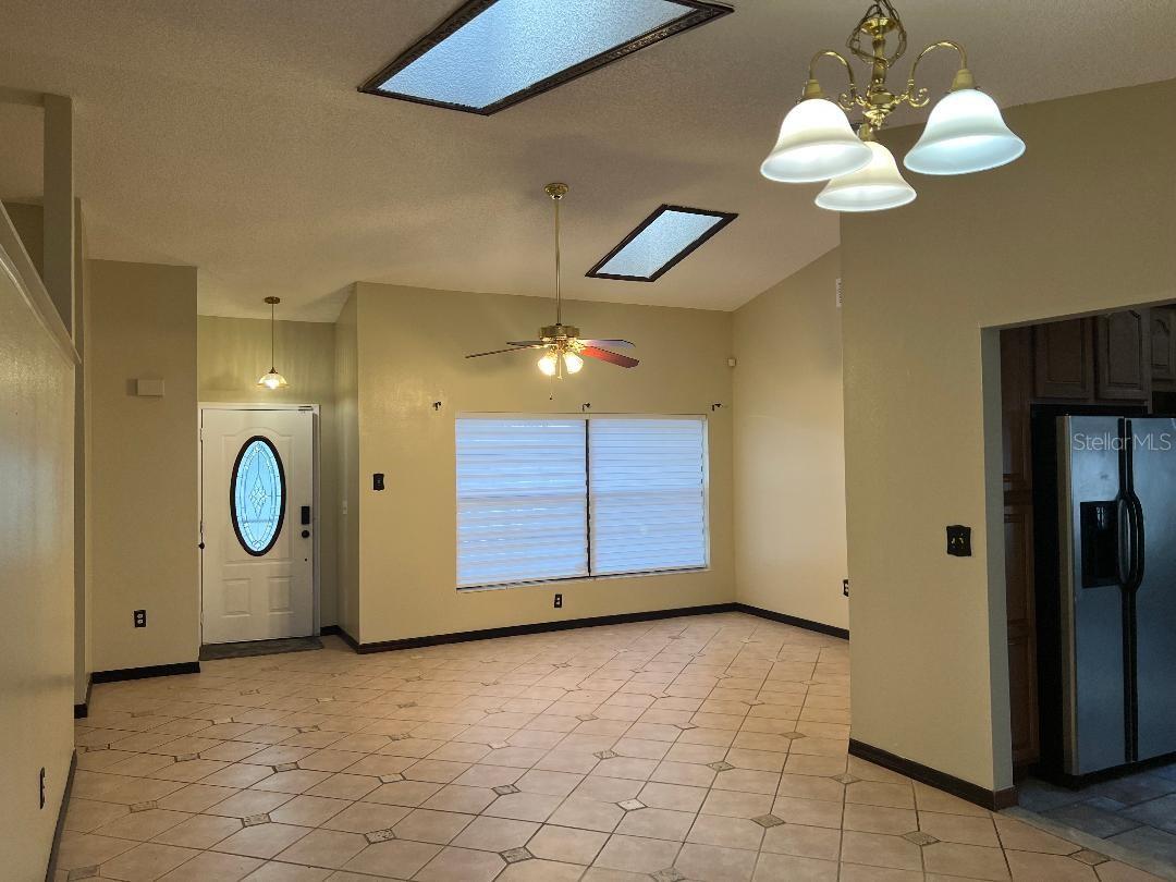 Image 8 of 45 For 200 Arbor Drive W