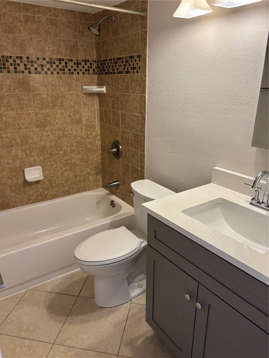 Image 13 of 42 For 7405 Bay Island Drive S 127