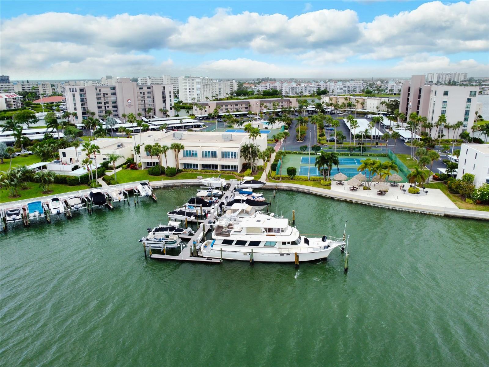 Image 24 of 42 For 7405 Bay Island Drive S 127