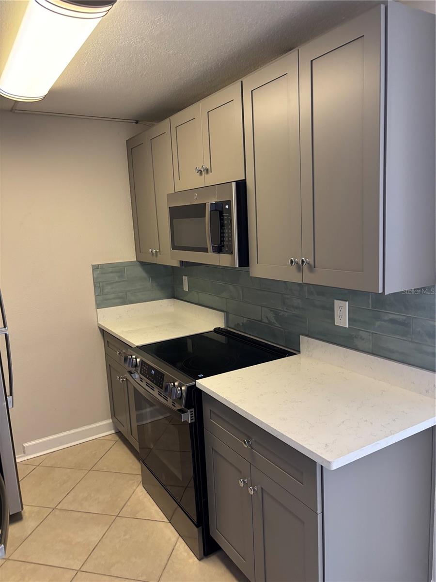 Image 9 of 42 For 7405 Bay Island Drive S 127