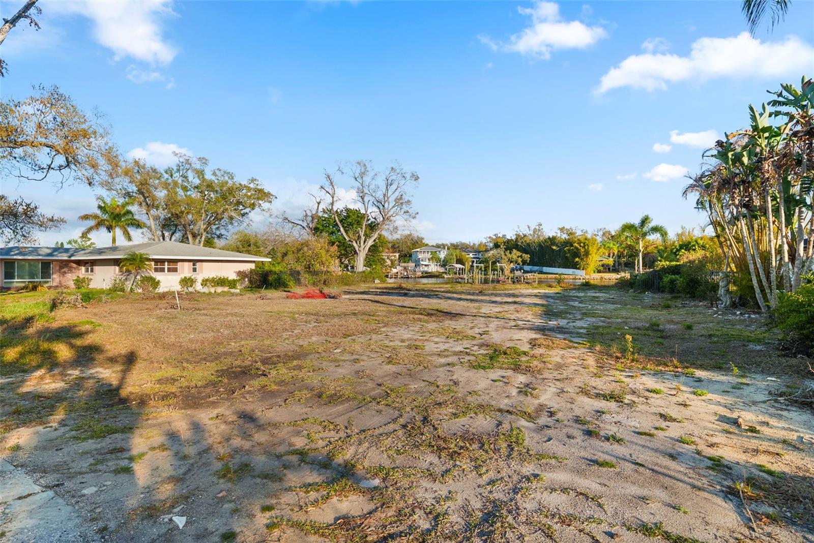 Listing photo id 3 for 4133 River View Avenue