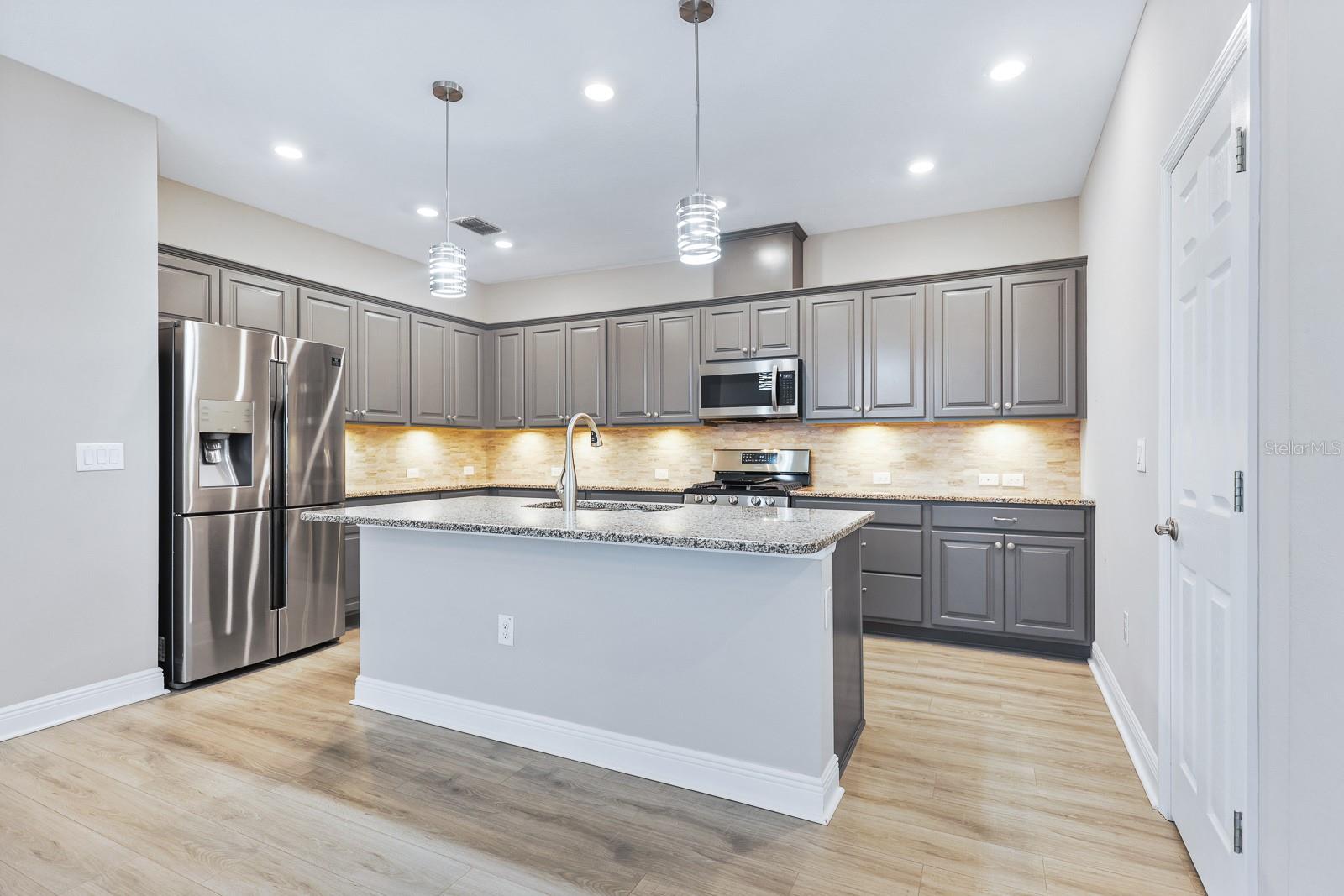 Image 6 of 35 For 13892 Kingfisher Glen Drive