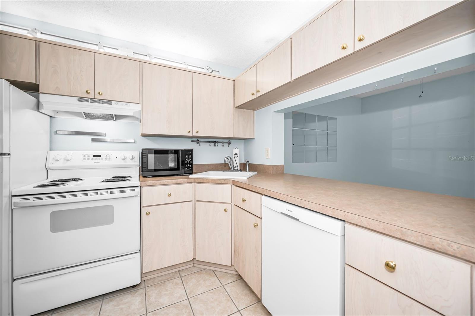 Image 6 of 30 For 3232 Lake Pine Way E C1